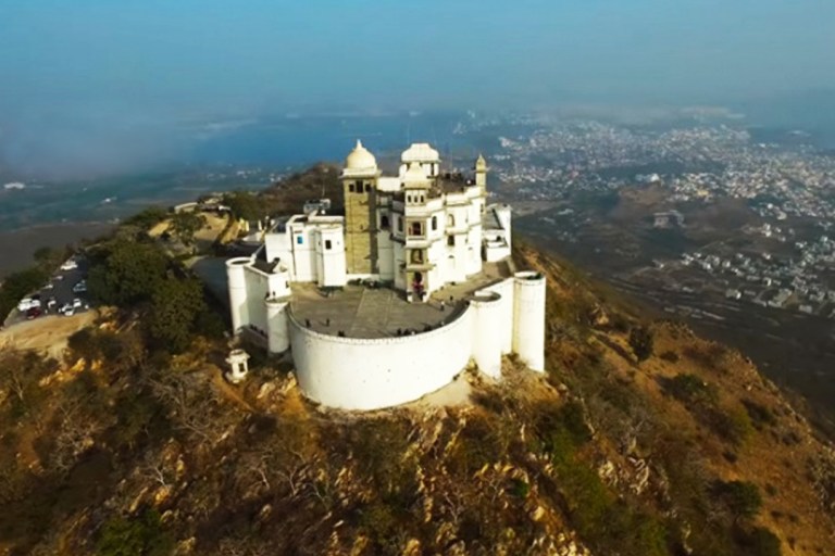 1470891369-4-sajjangarhfort